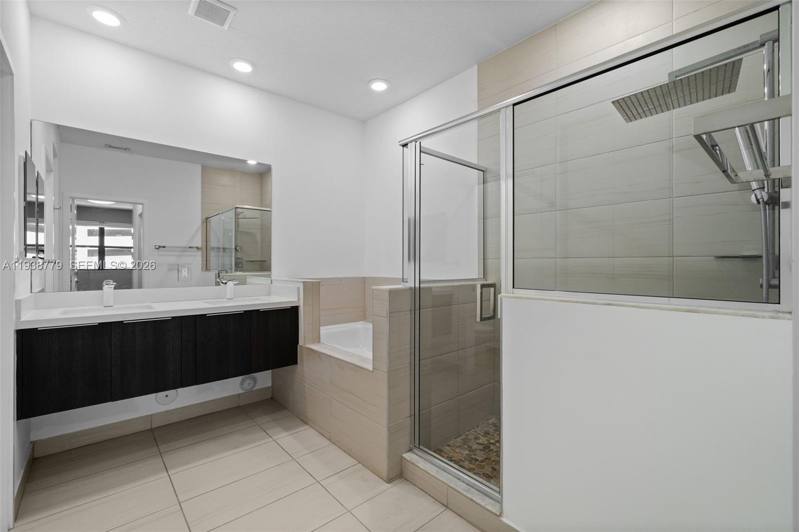 GRAND BAY SOUTH TOWNHOMES - Residential