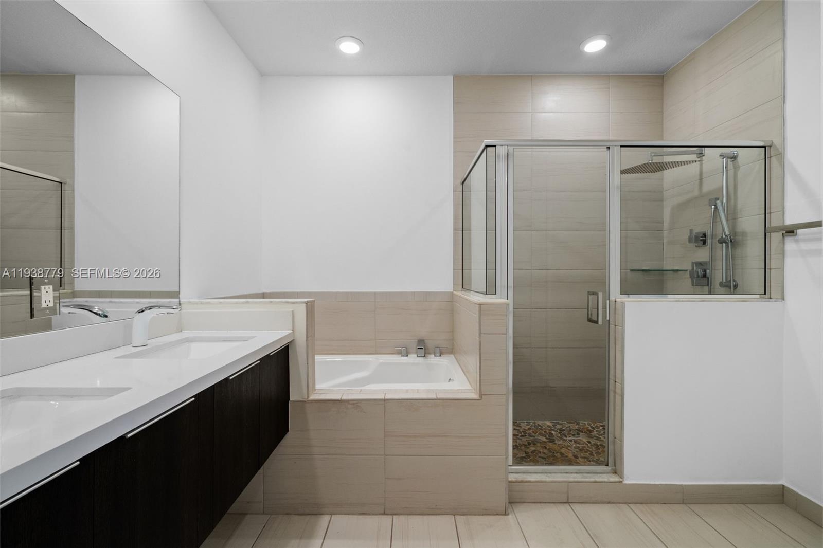 GRAND BAY SOUTH TOWNHOMES - Residential