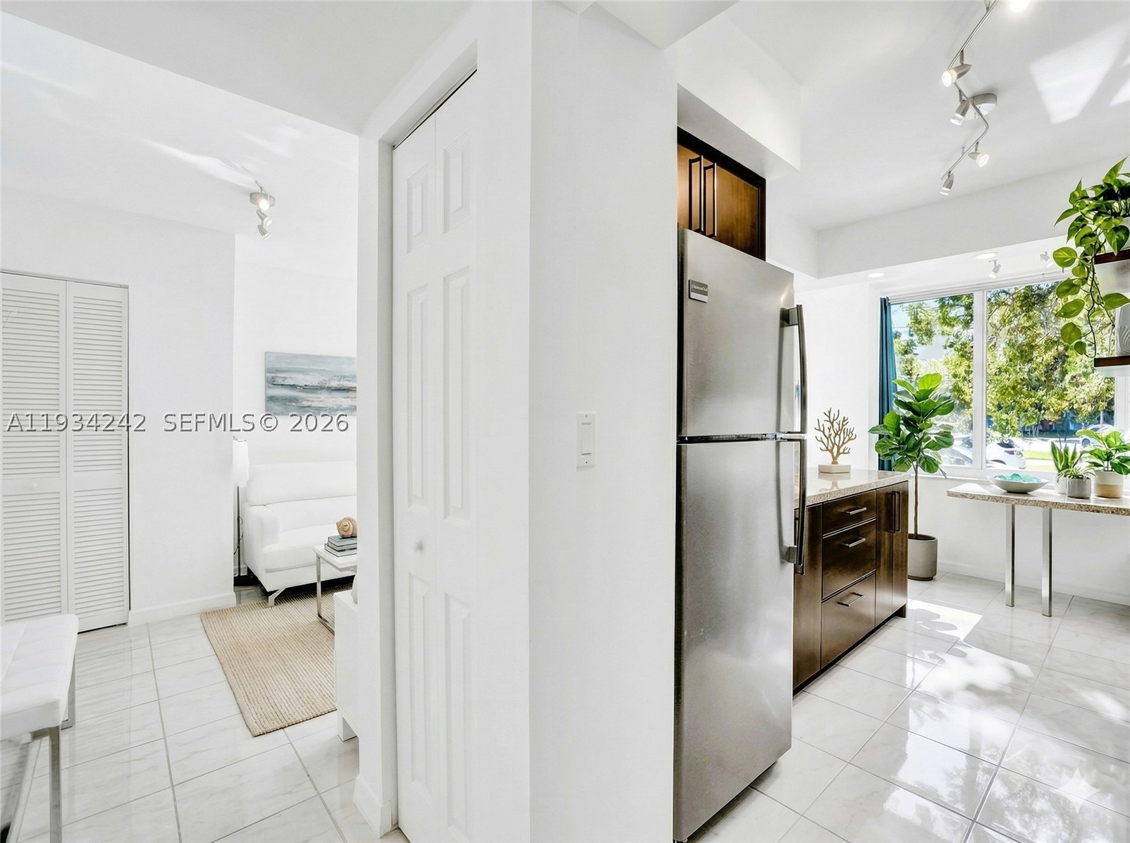 CARIBBEAN BREEZE CONDO - Residential