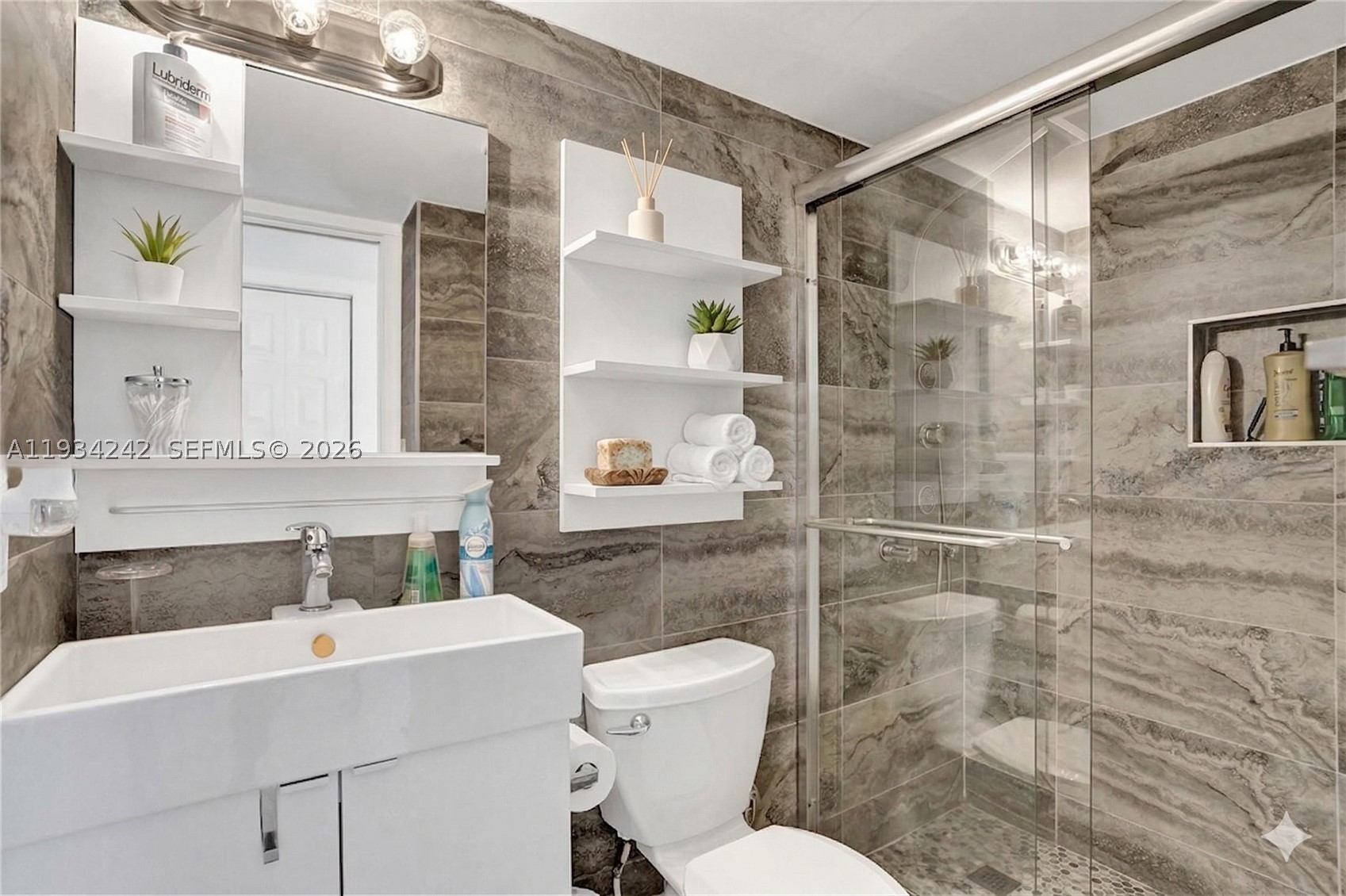 CARIBBEAN BREEZE CONDO - Residential