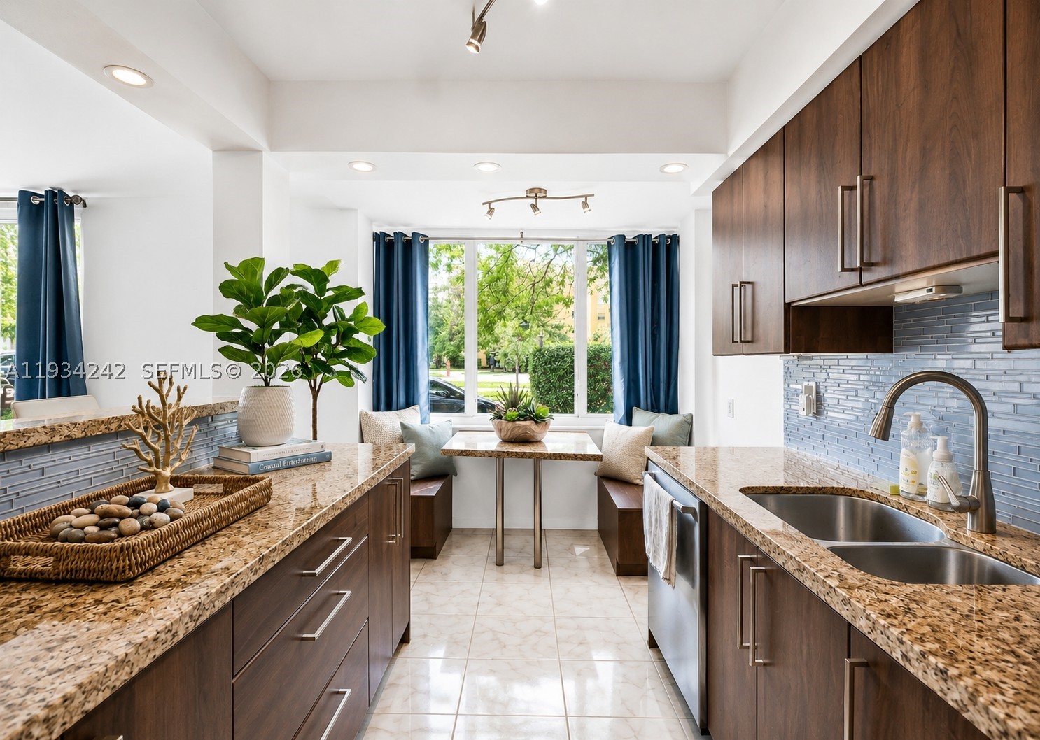 CARIBBEAN BREEZE CONDO - Residential