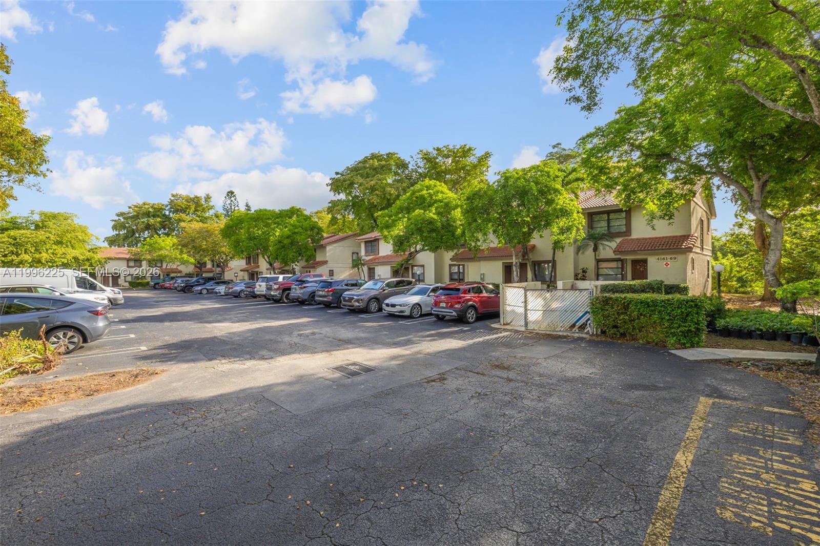 LOVINS TOWNHOUSES CONDO - Residential