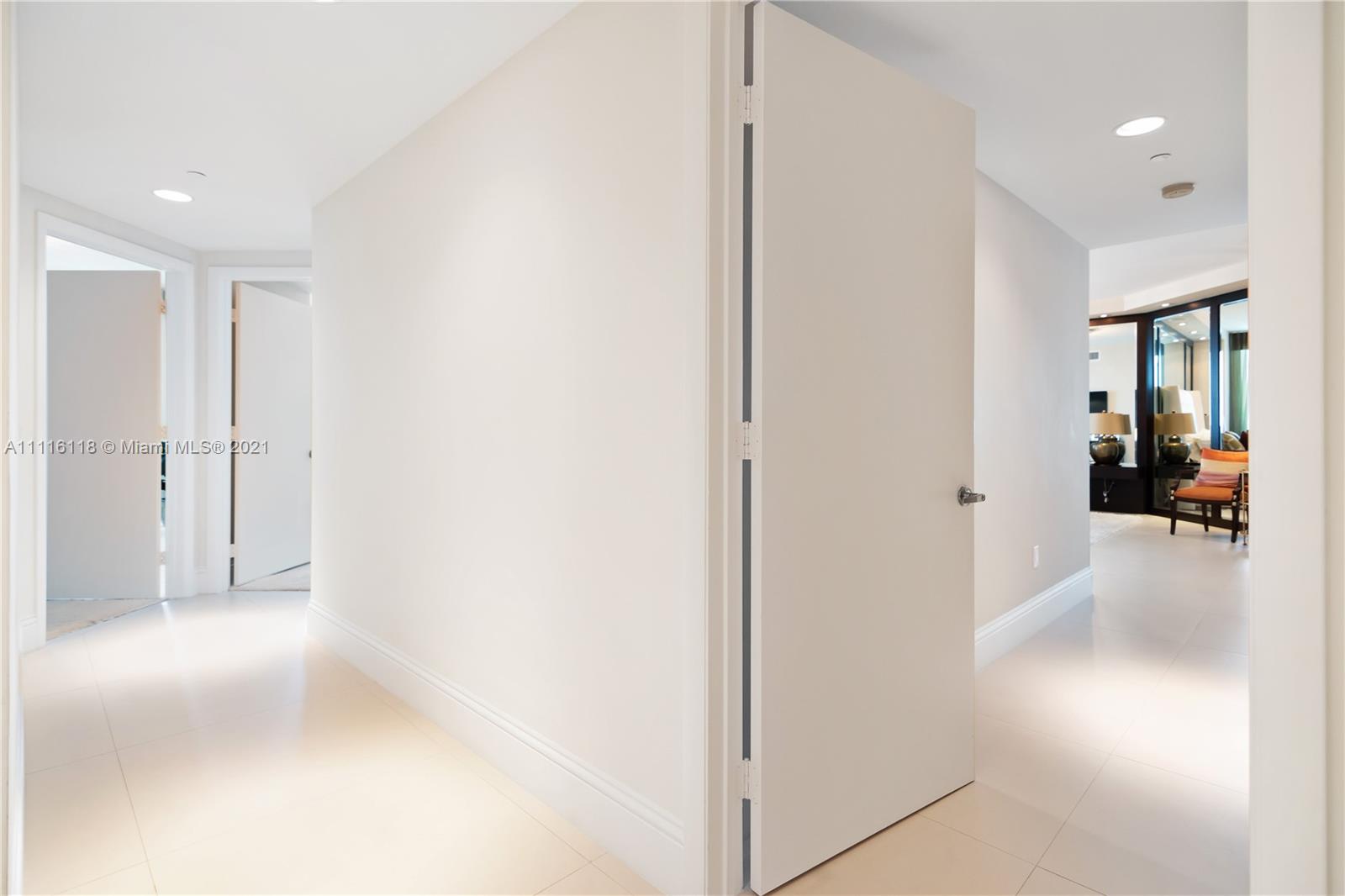 2711 HOLLYWOOD BEACH COND - Residential Lease