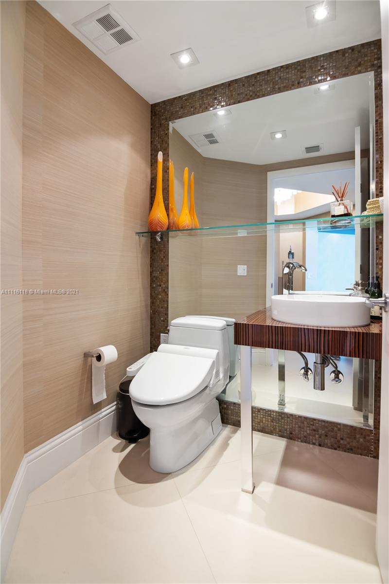 2711 HOLLYWOOD BEACH COND - Residential Lease
