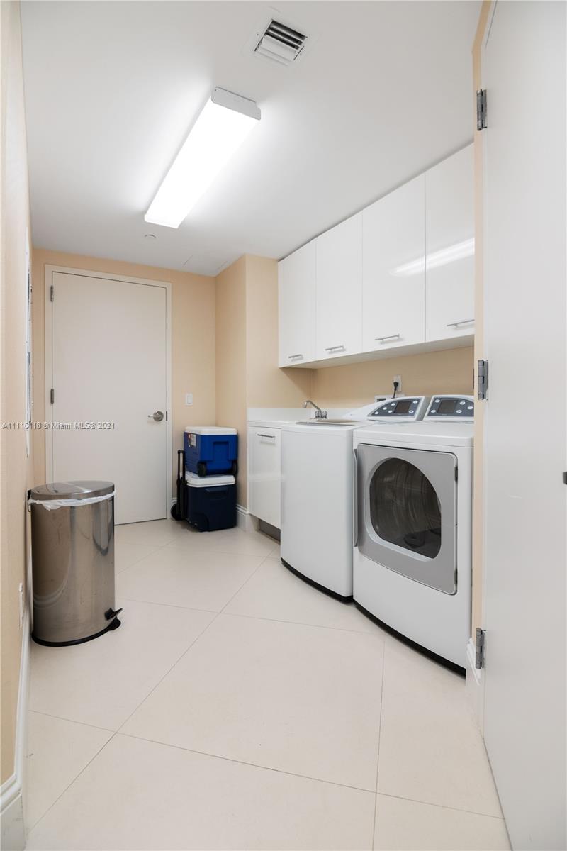 2711 HOLLYWOOD BEACH COND - Residential Lease