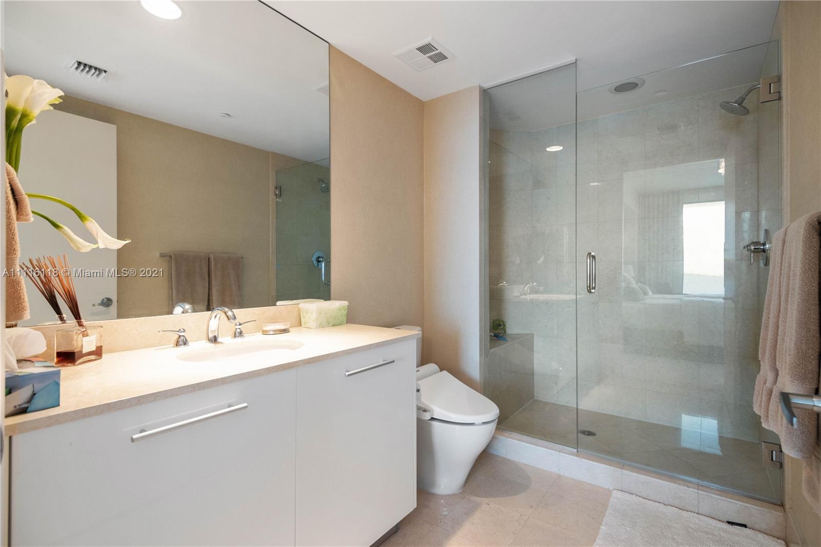 2711 HOLLYWOOD BEACH COND - Residential Lease