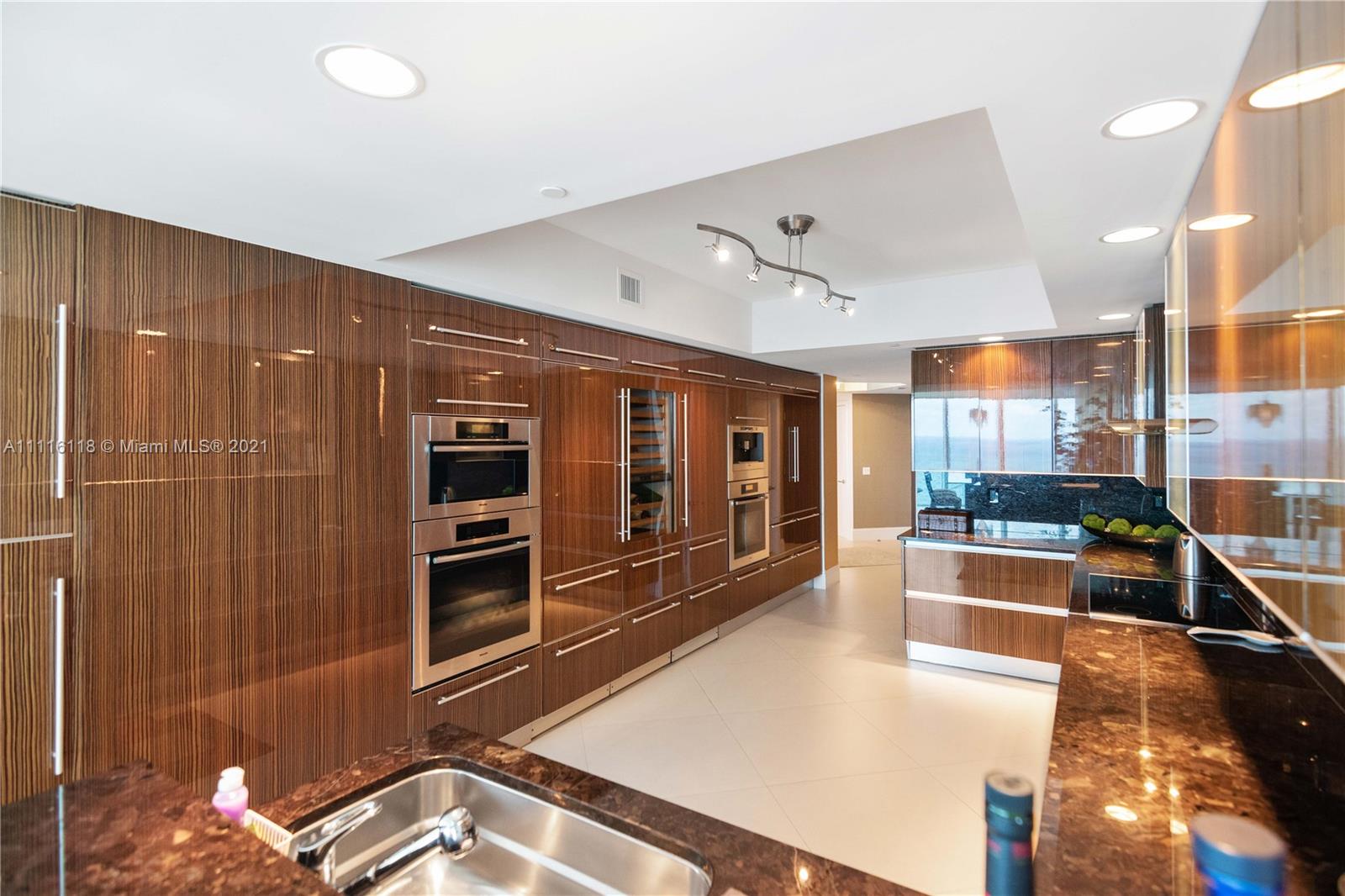 2711 HOLLYWOOD BEACH COND - Residential Lease