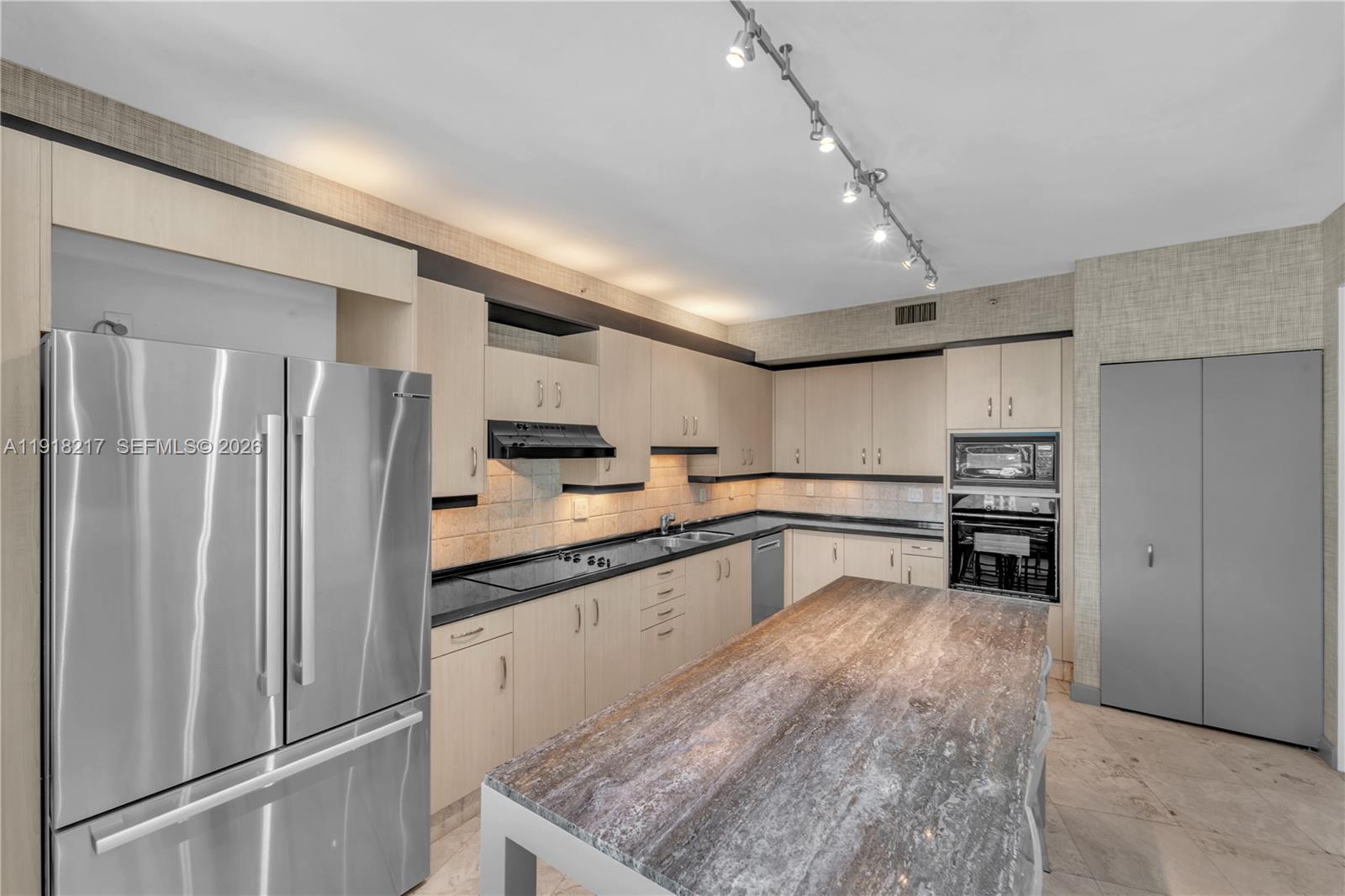 PORTOFINO TOWER CONDO - Residential