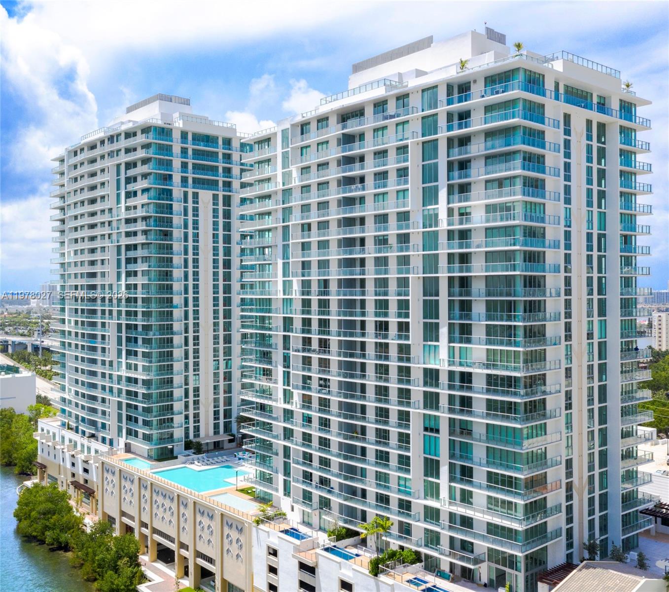 PARQUE TOWERS CONDO - Residential