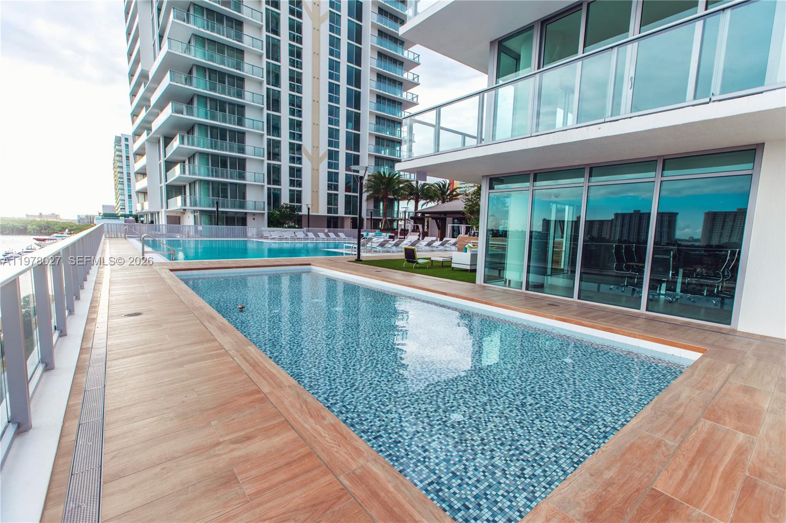 PARQUE TOWERS CONDO - Residential