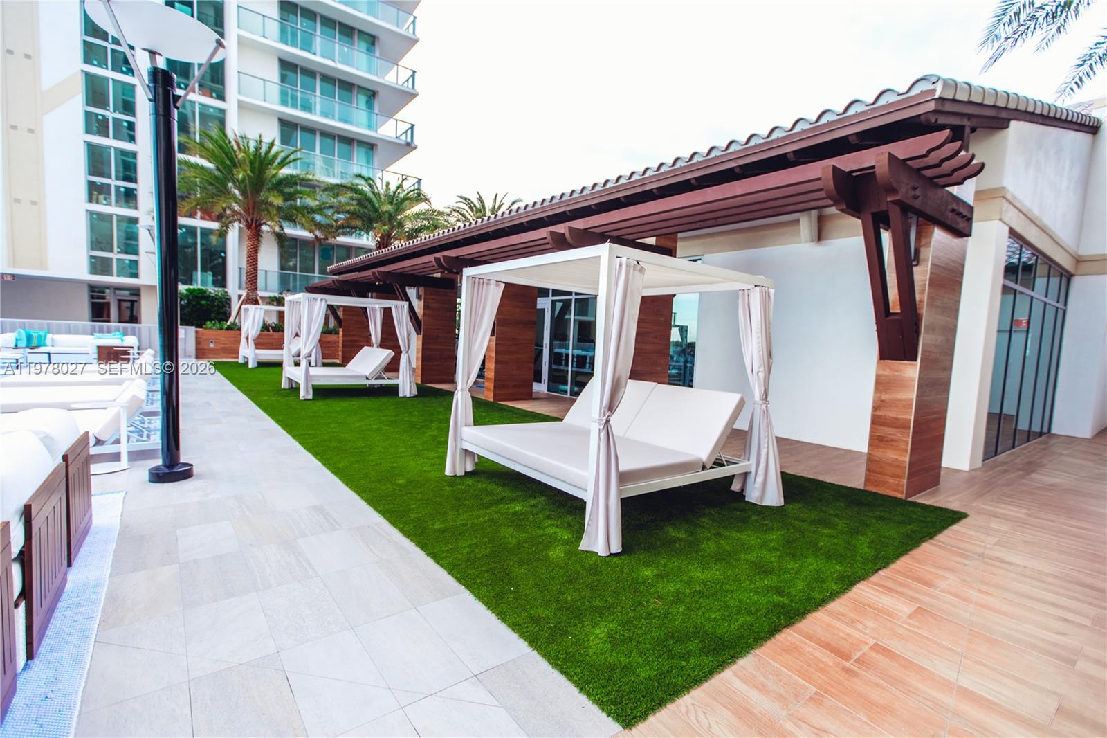 PARQUE TOWERS CONDO - Residential