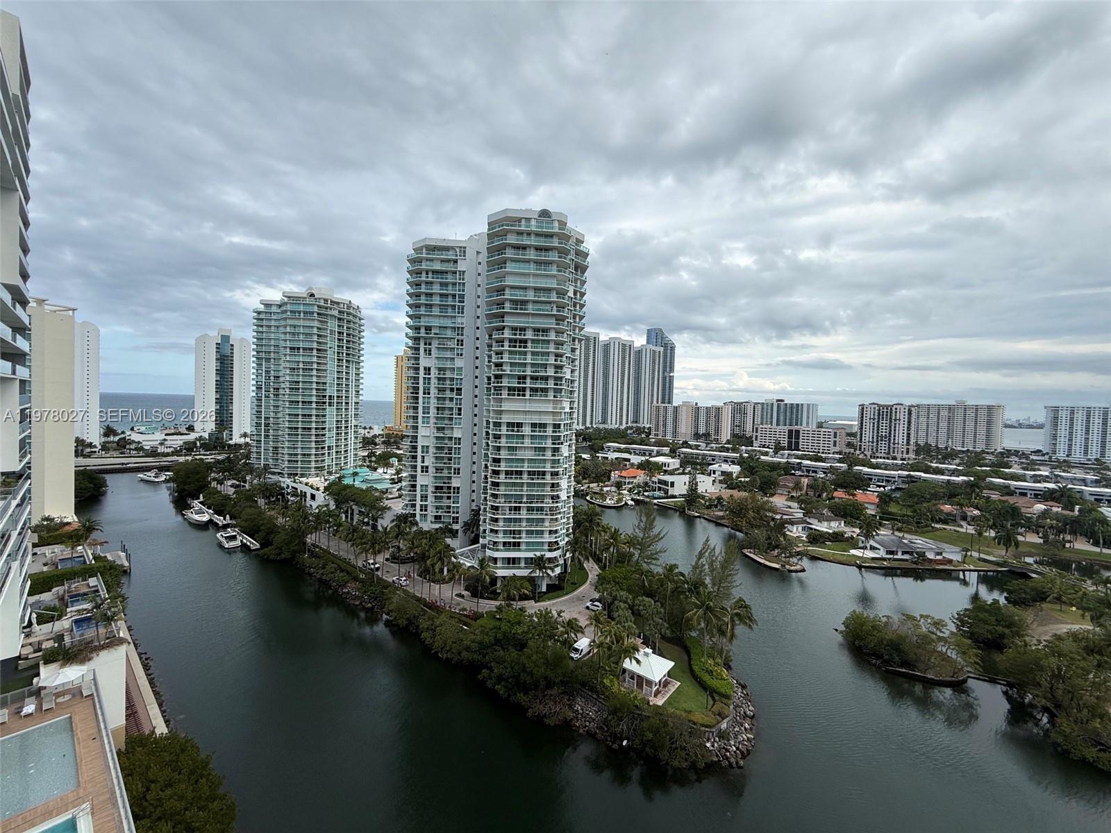 PARQUE TOWERS CONDO - Residential