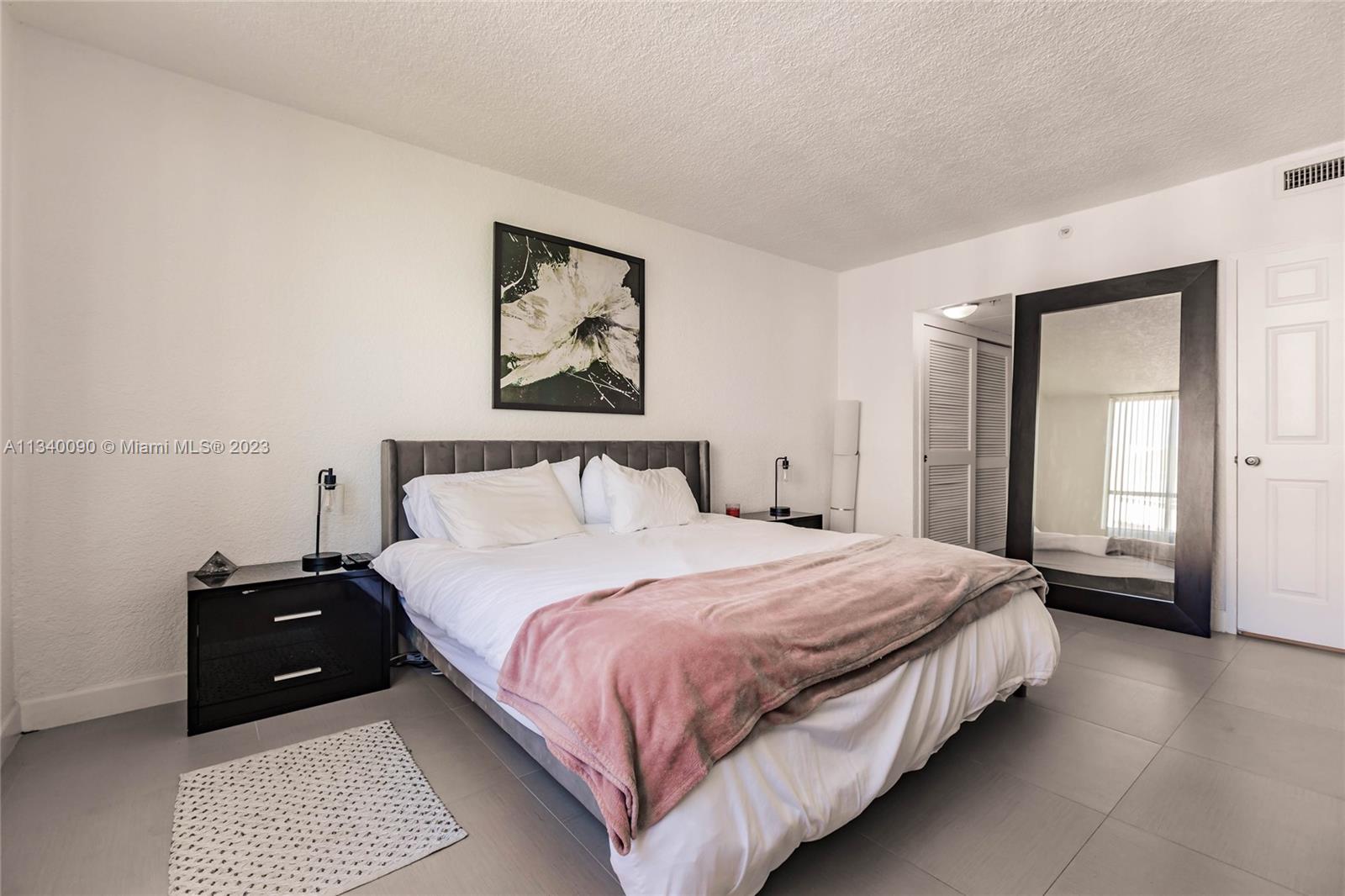 FLAMINGO SOUTH BEACH I CO - Residential