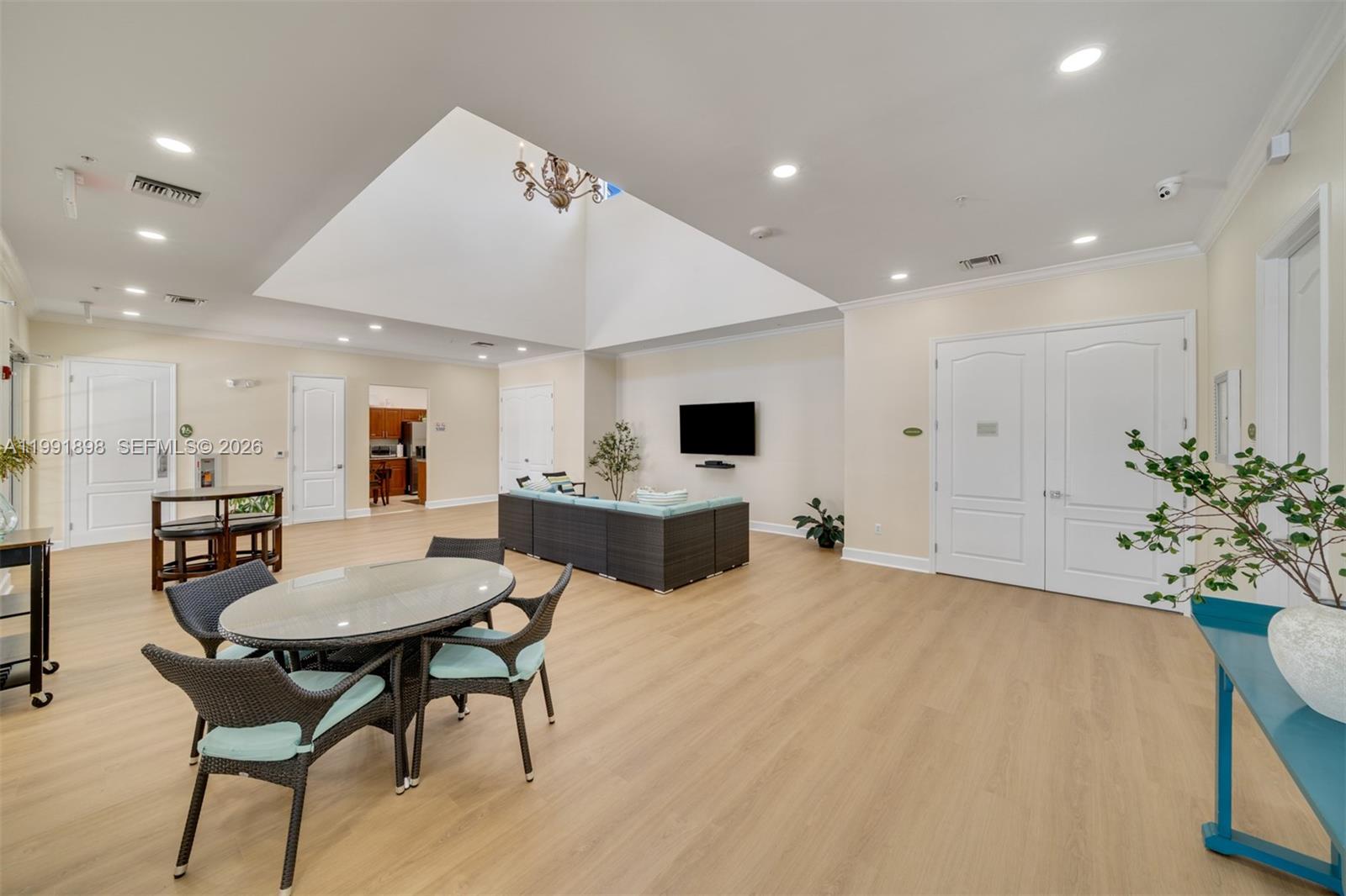 THE RESERVE OF PINECREST - Residential