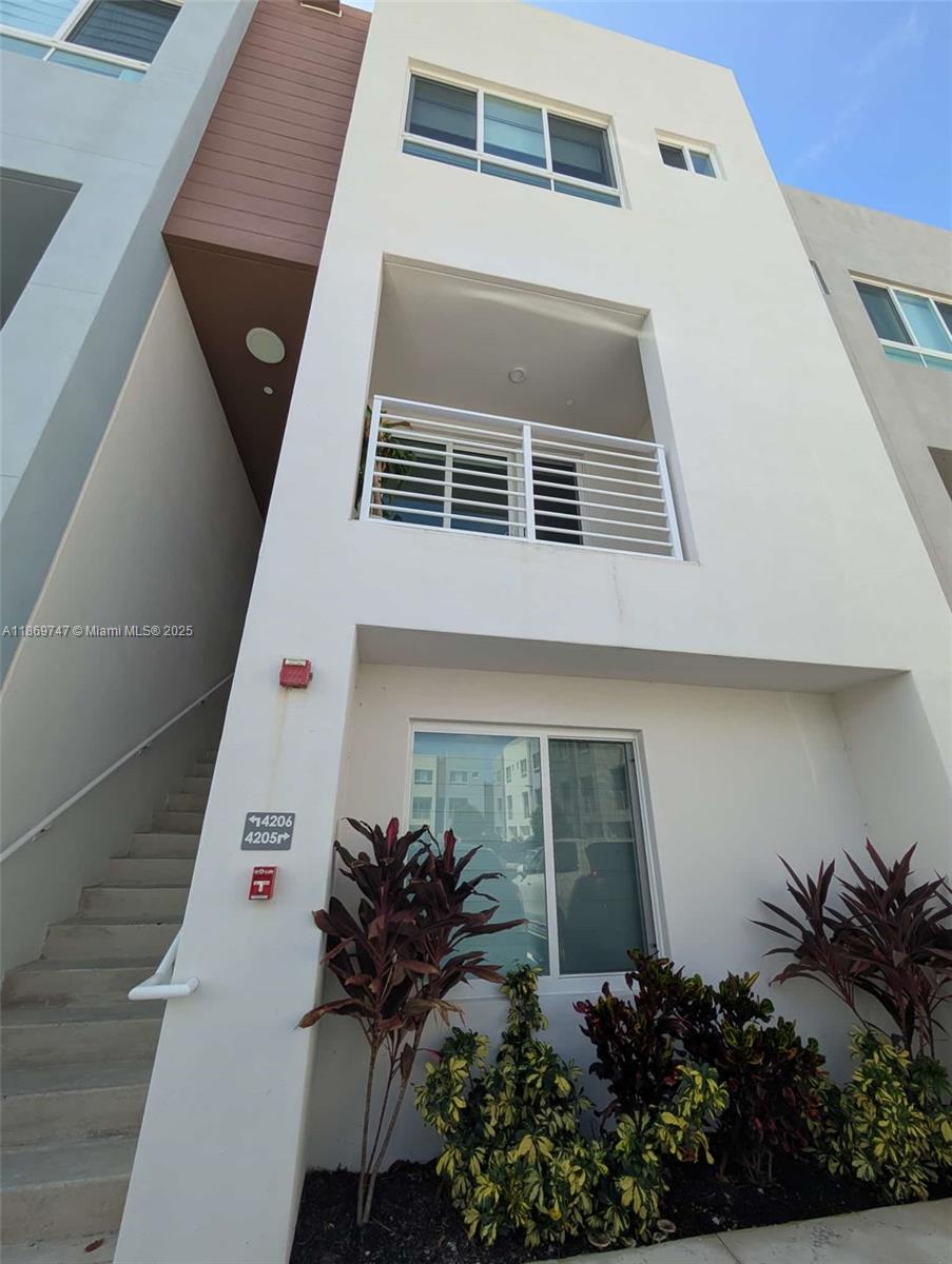 Beautiful 2 - 2 1/2 + DEN unit. 1st floor: Open kitchen floor plan with center island, stainless steel appliances, soft-close cabinets and split living and dining areas for extra comfort. Guest toilet. Second level: 2 bedrooms (1 is in suite) + comfortable den/home-office space +  full-size washer and dryer. 
This residential complex is fenced with gated entry for extra security, while the community pool adds just the right touch for weekends at home. Unit has been freshly painted. Move-in ready and easy to show.

SECOND FLOOR ENTRY ----- NO ELEVATOR!!!