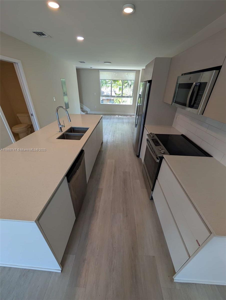 RIVERWOOD - Residential Lease