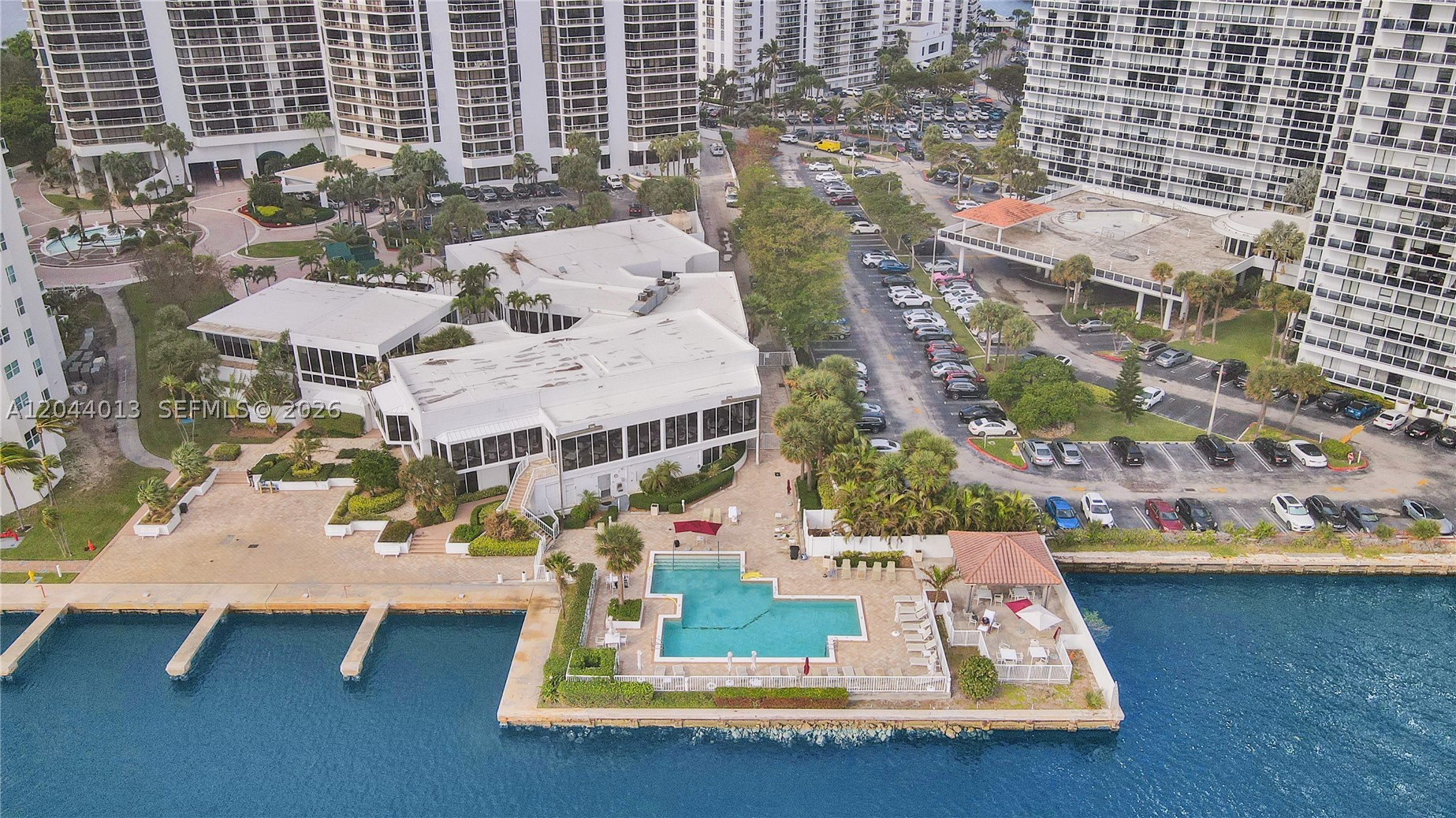 HAMPTONS WEST CONDO - Residential