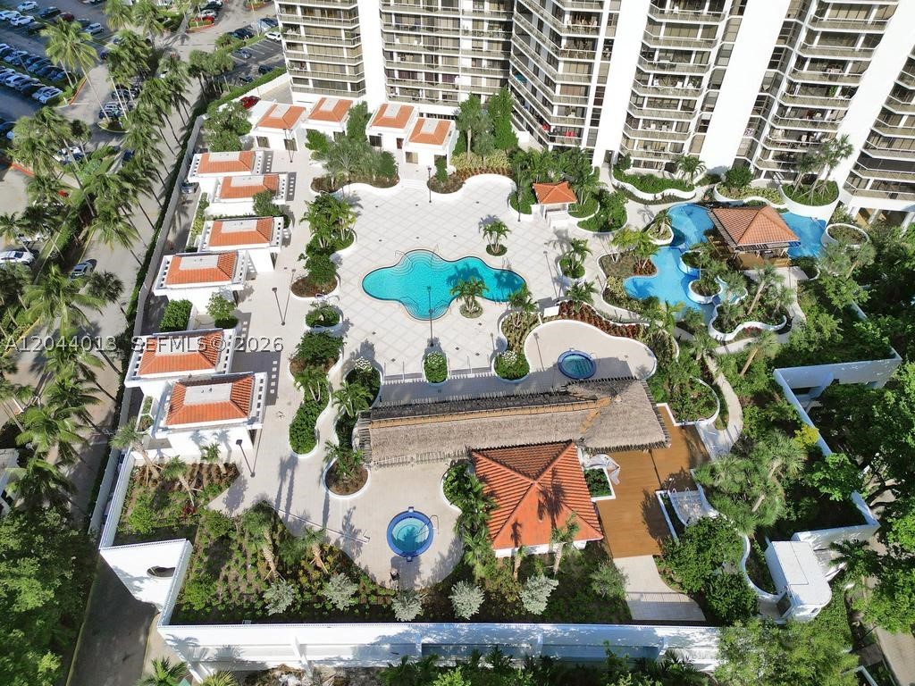 HAMPTONS WEST CONDO - Residential