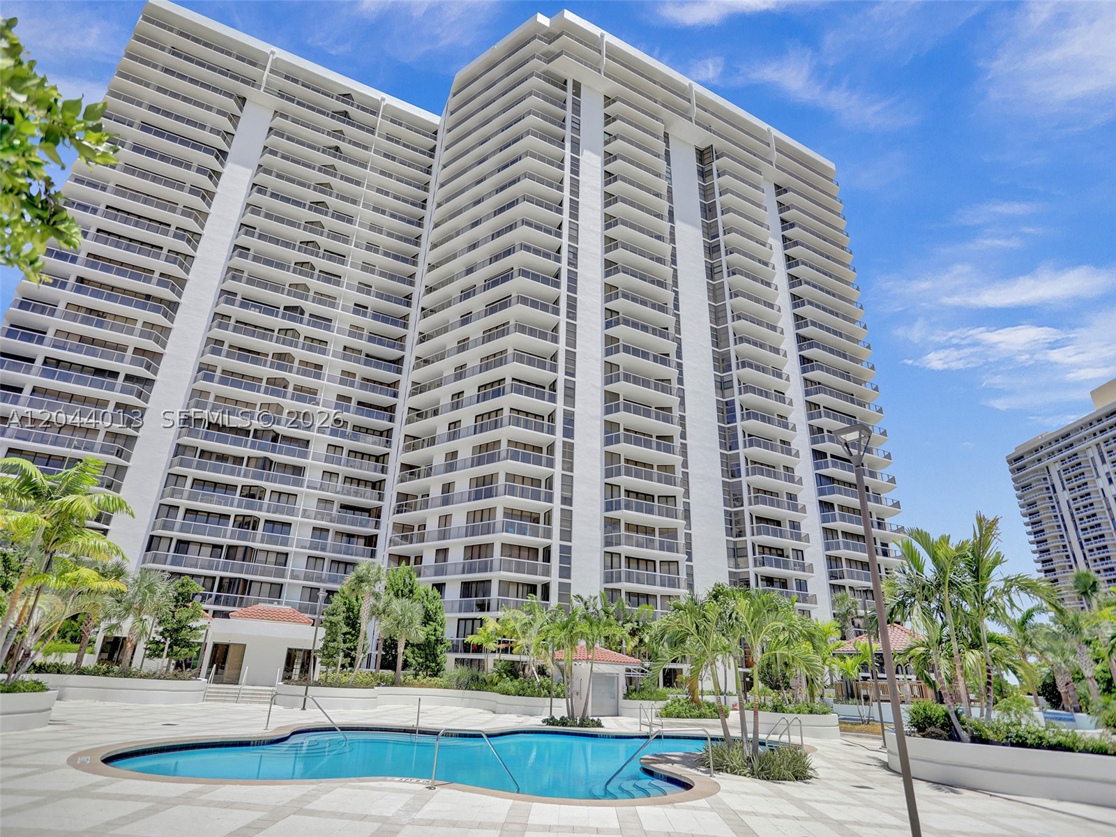 HAMPTONS WEST CONDO - Residential