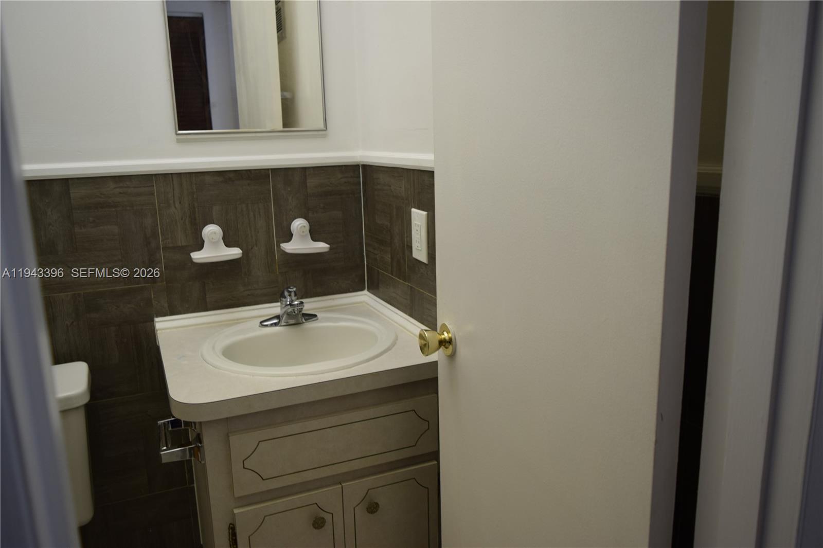 LAUDERDALE OAKS CONDO I - Residential