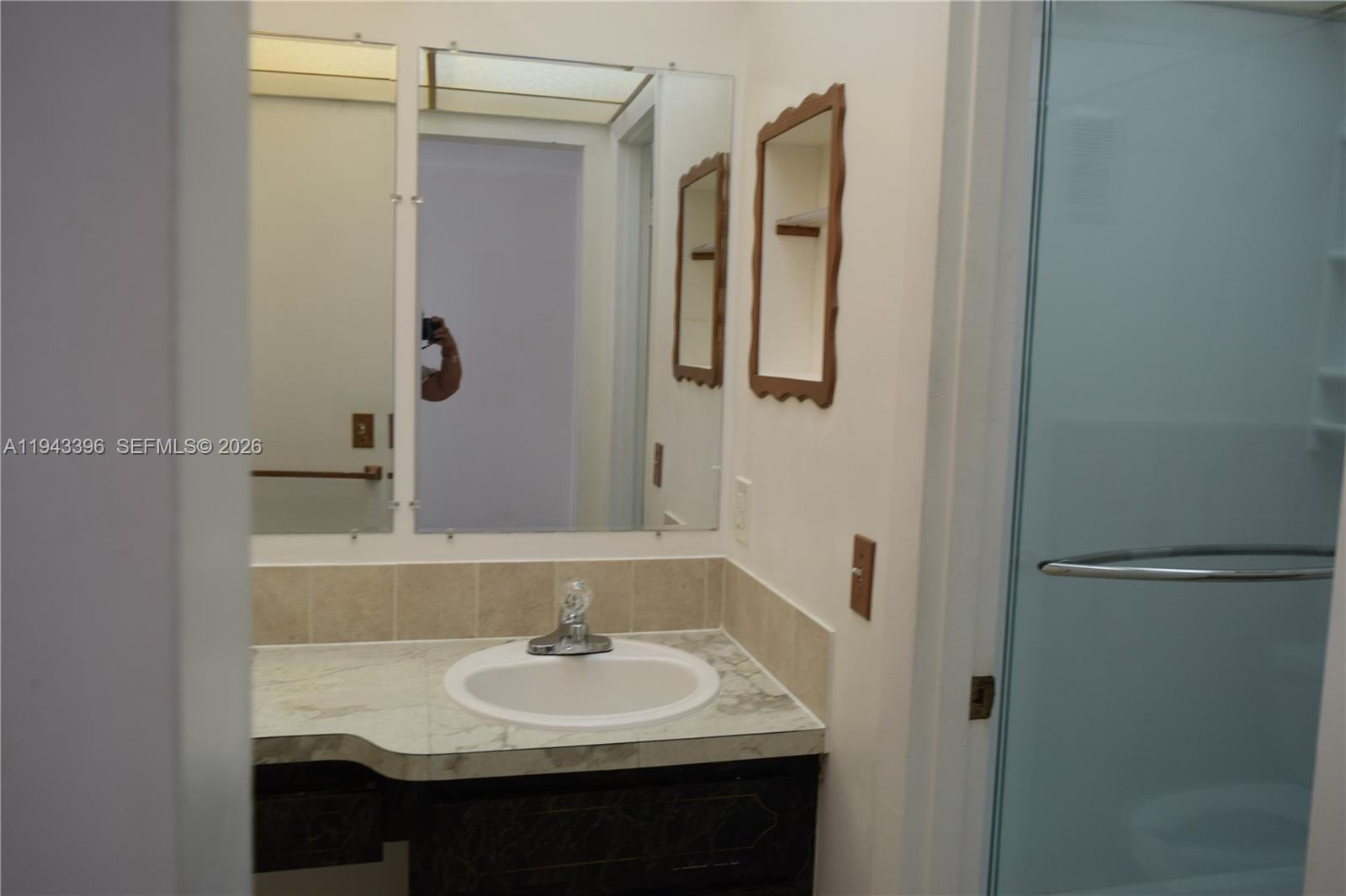 LAUDERDALE OAKS CONDO I - Residential