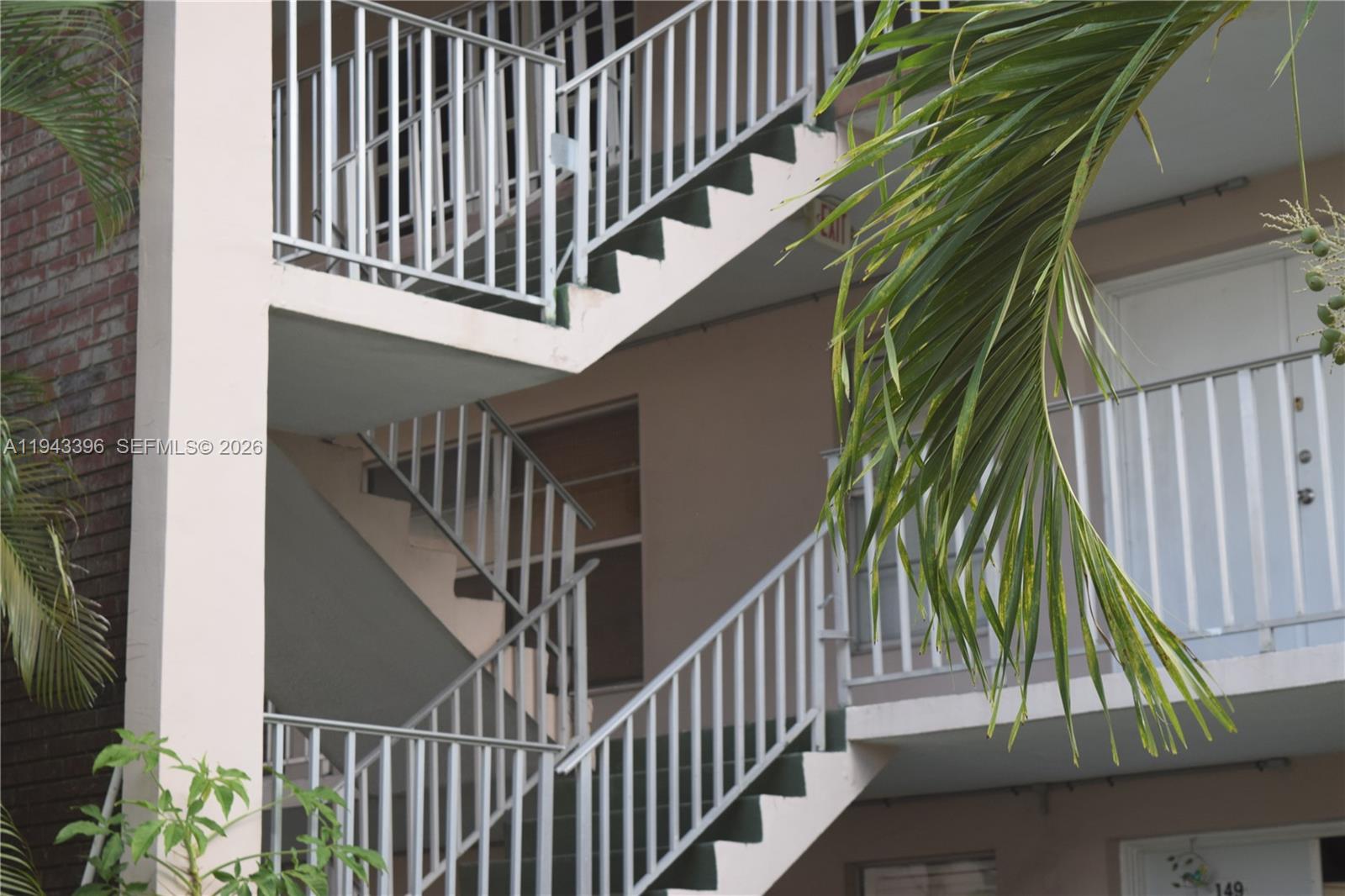 LAUDERDALE OAKS CONDO I - Residential