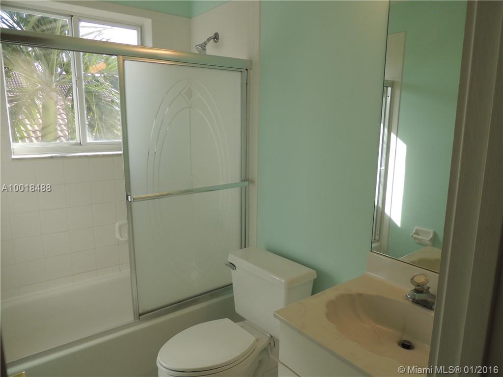 Hollywood Lakes Country C - Residential Lease