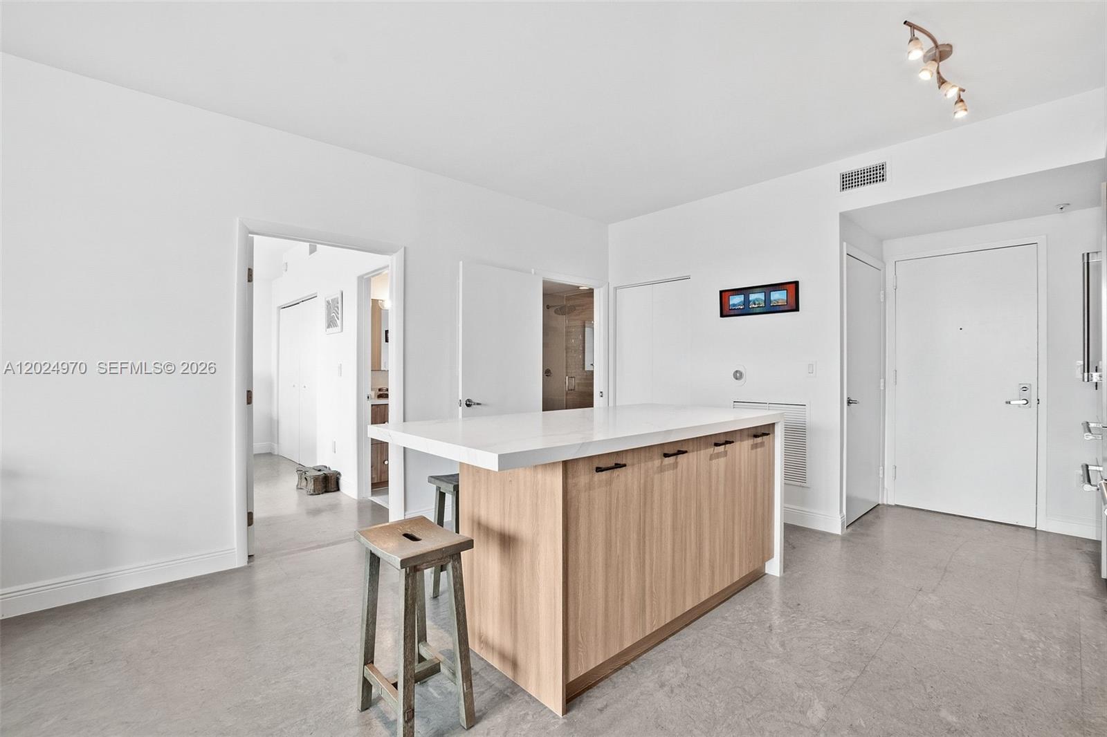 IVY CONDO - Residential