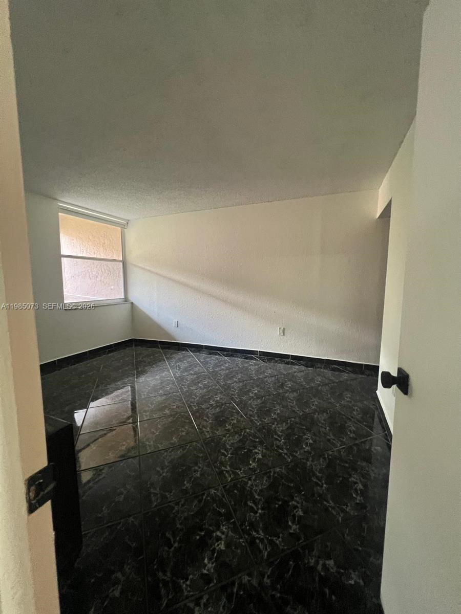 LOS ARBOLES CONDO - Residential