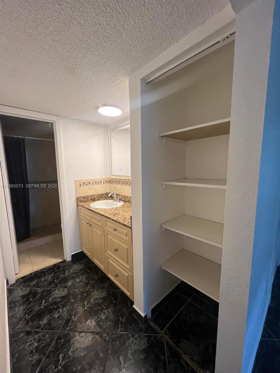 LOS ARBOLES CONDO - Residential