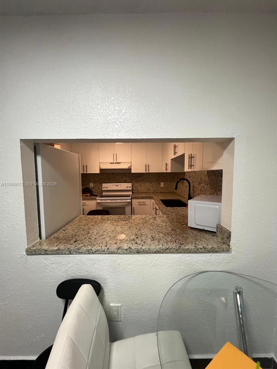 LOS ARBOLES CONDO - Residential