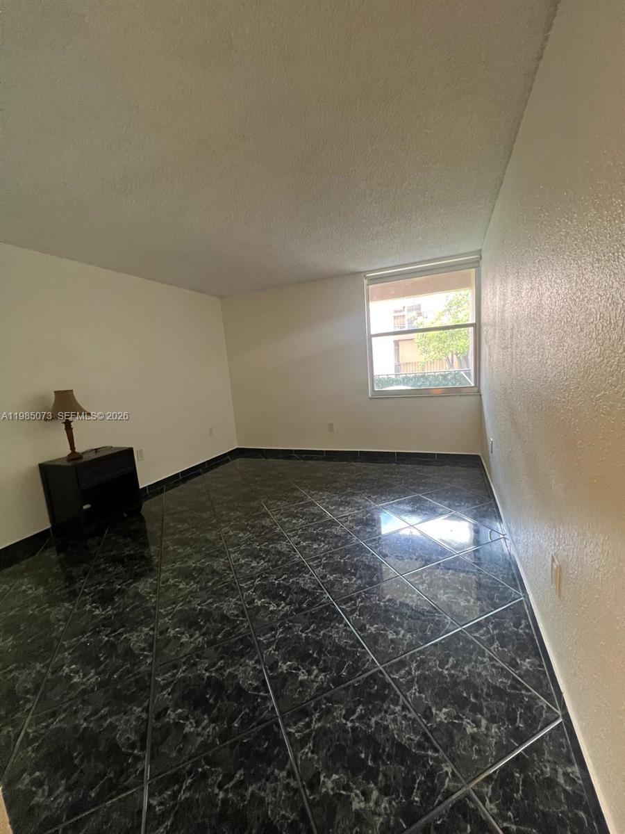 LOS ARBOLES CONDO - Residential