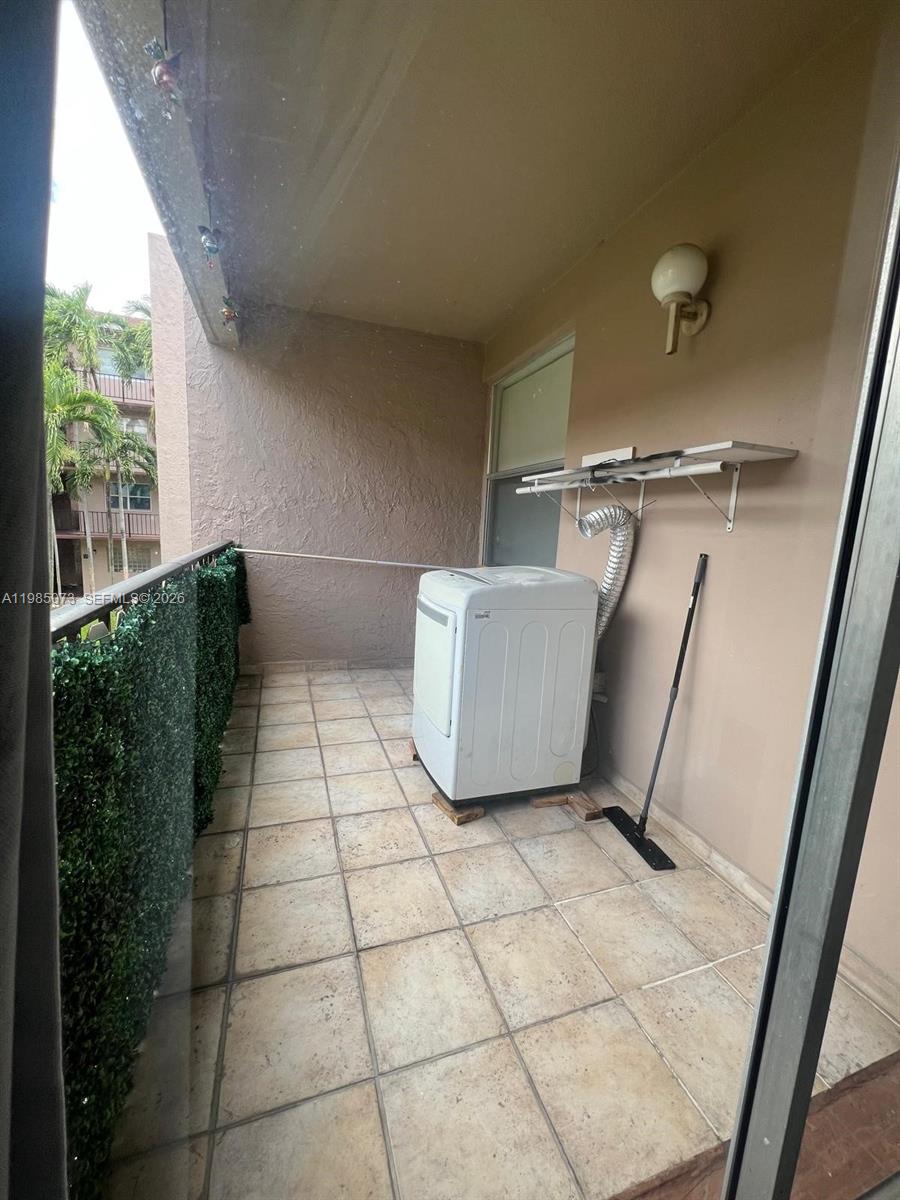 LOS ARBOLES CONDO - Residential