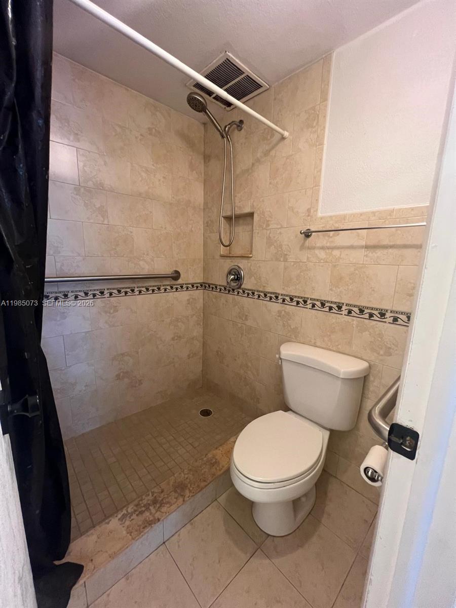 LOS ARBOLES CONDO - Residential