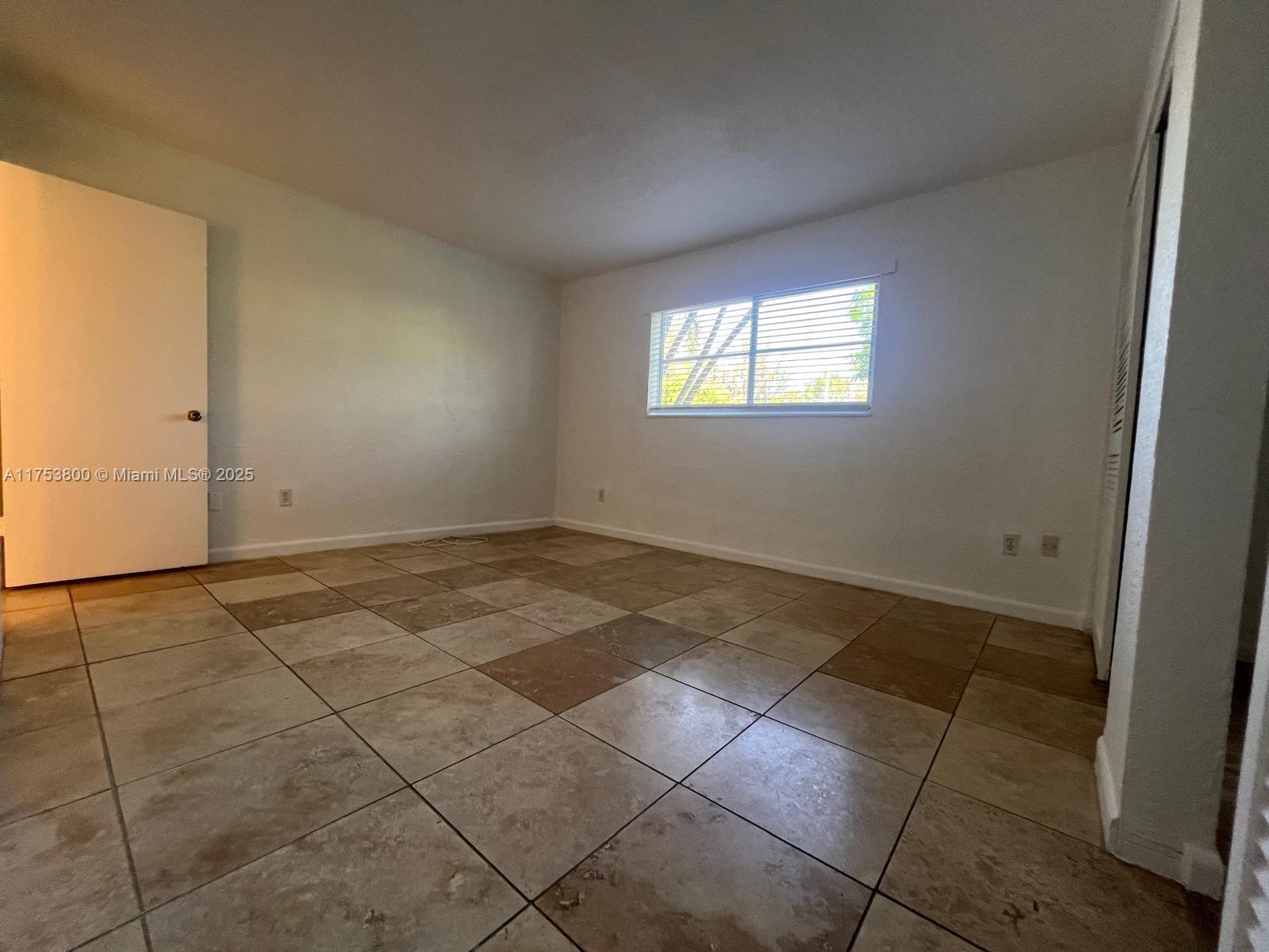 VILLAS OF PINECREST CONDO - Residential Lease