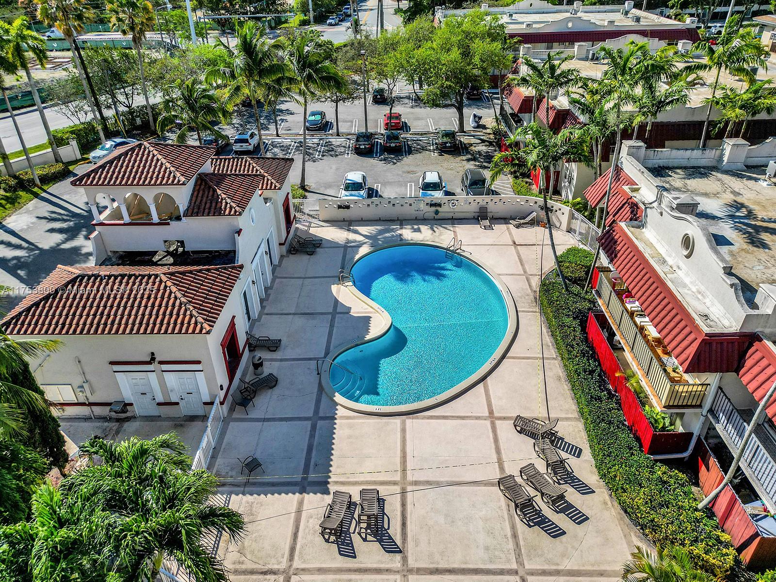VILLAS OF PINECREST CONDO - Residential Lease