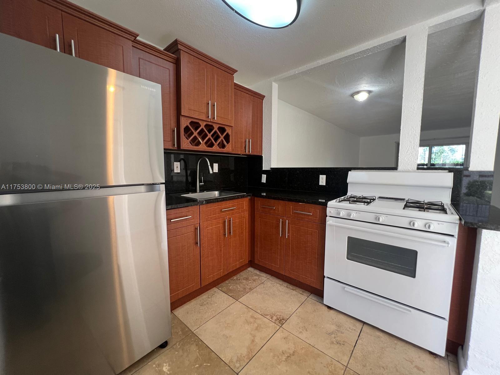 VILLAS OF PINECREST CONDO - Residential Lease