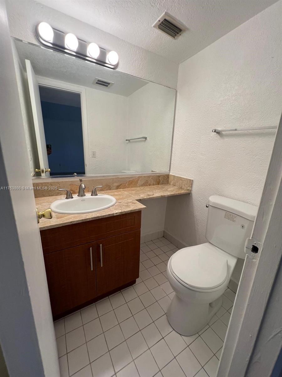 VILLAS OF PINECREST CONDO - Residential Lease
