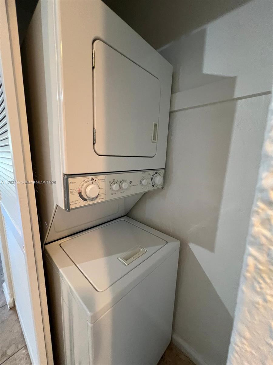 VILLAS OF PINECREST CONDO - Residential Lease
