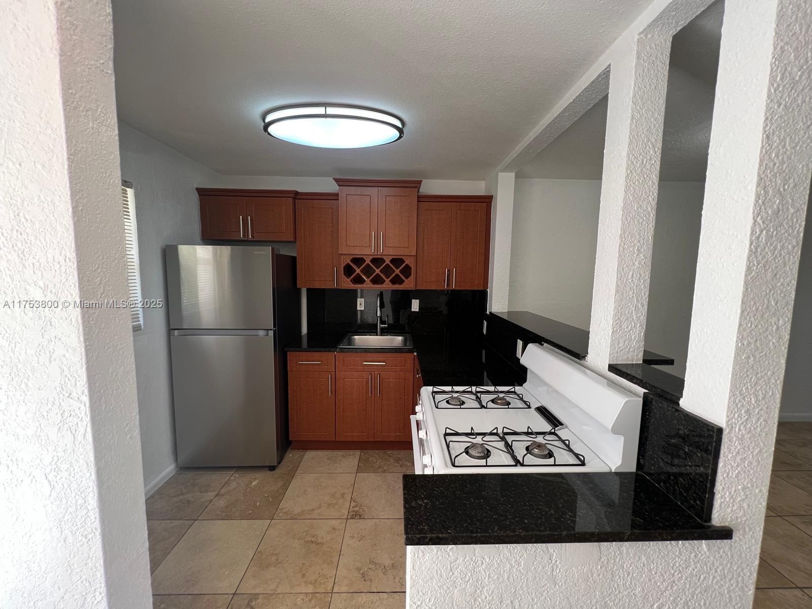 VILLAS OF PINECREST CONDO - Residential Lease