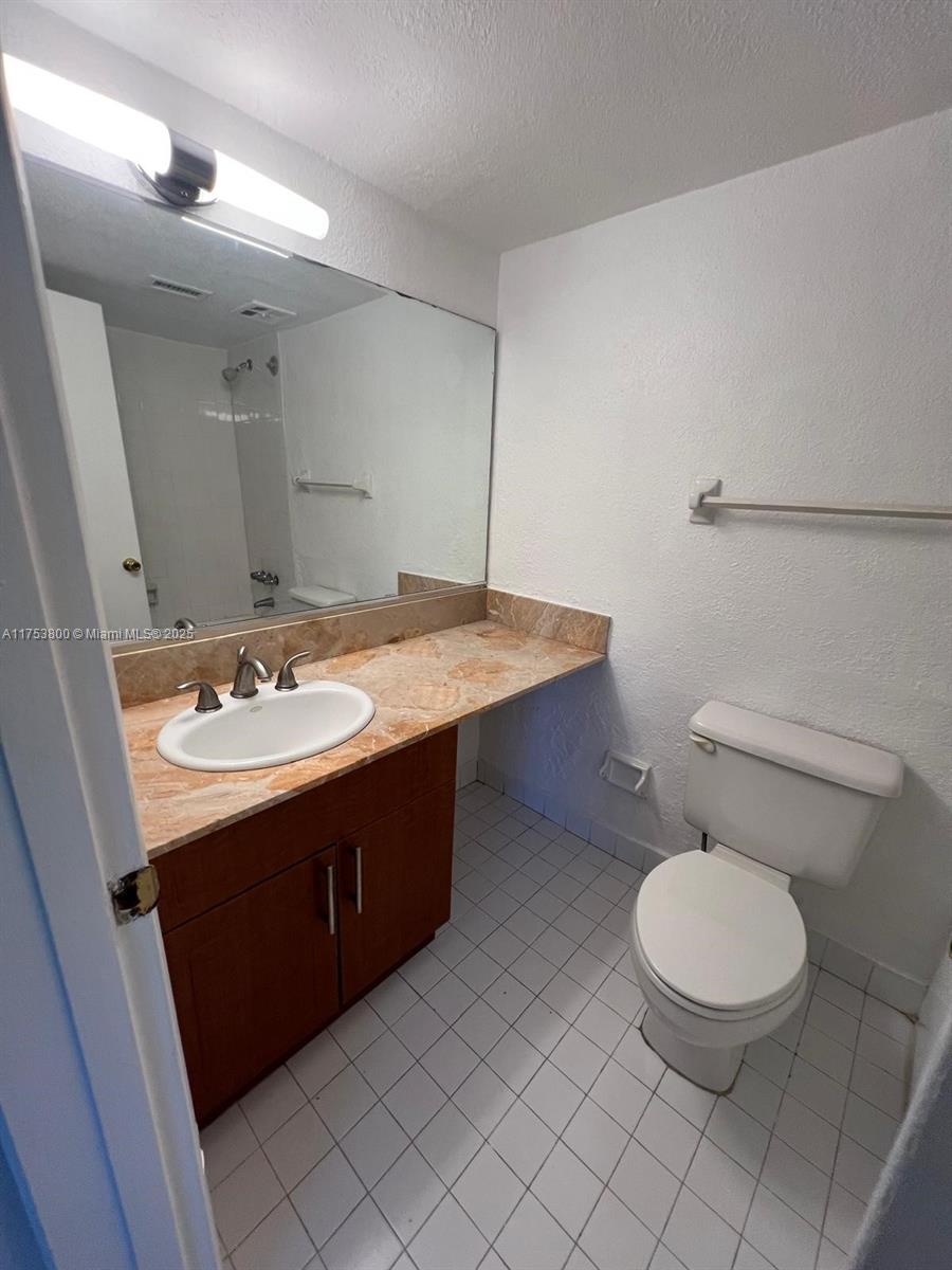 VILLAS OF PINECREST CONDO - Residential Lease