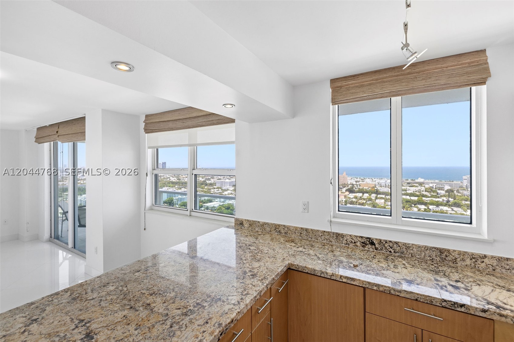 THE FLORIDIAN CONDO - Residential Lease
