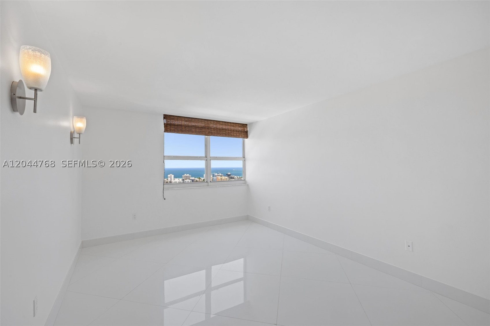 THE FLORIDIAN CONDO - Residential Lease