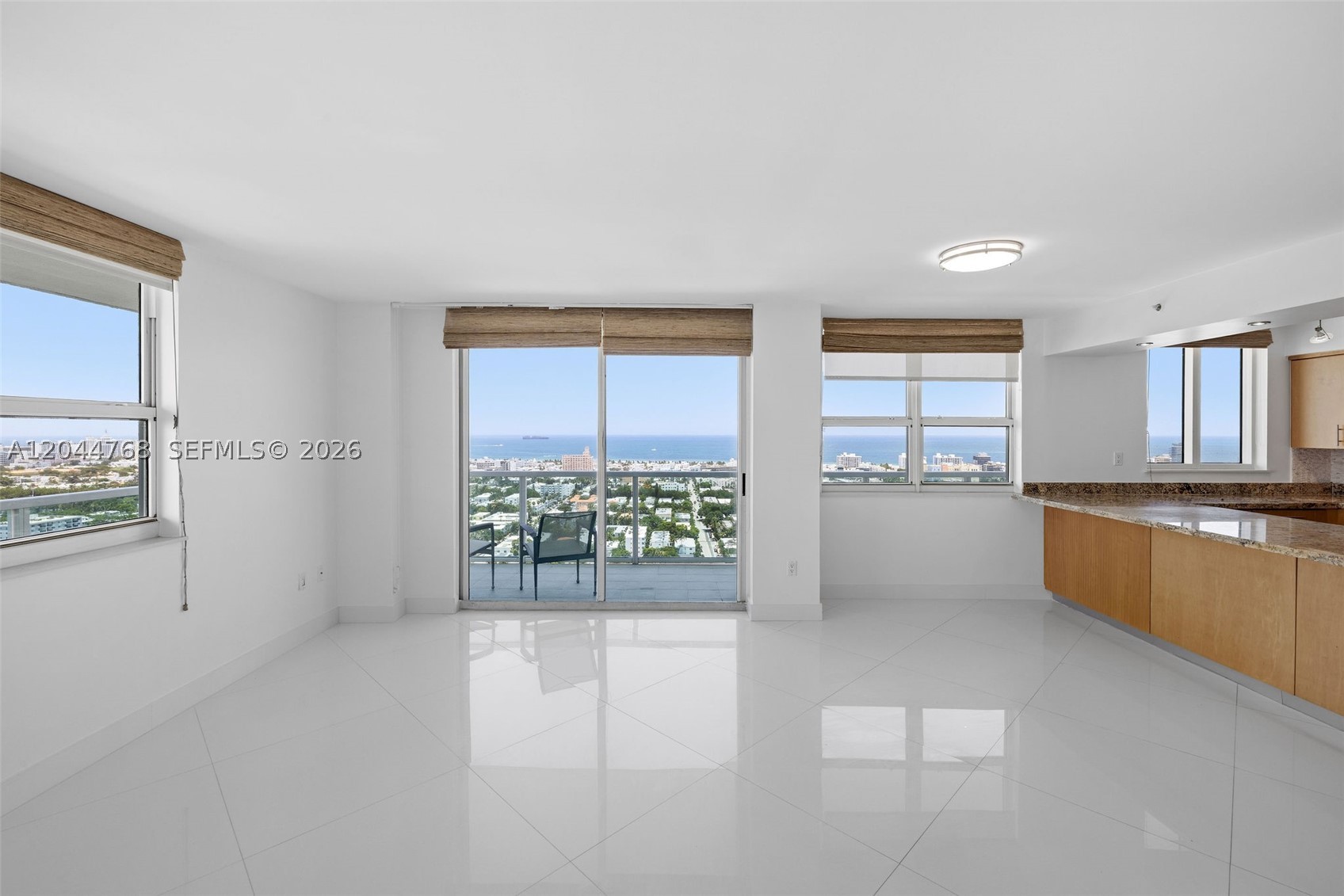 THE FLORIDIAN CONDO - Residential Lease