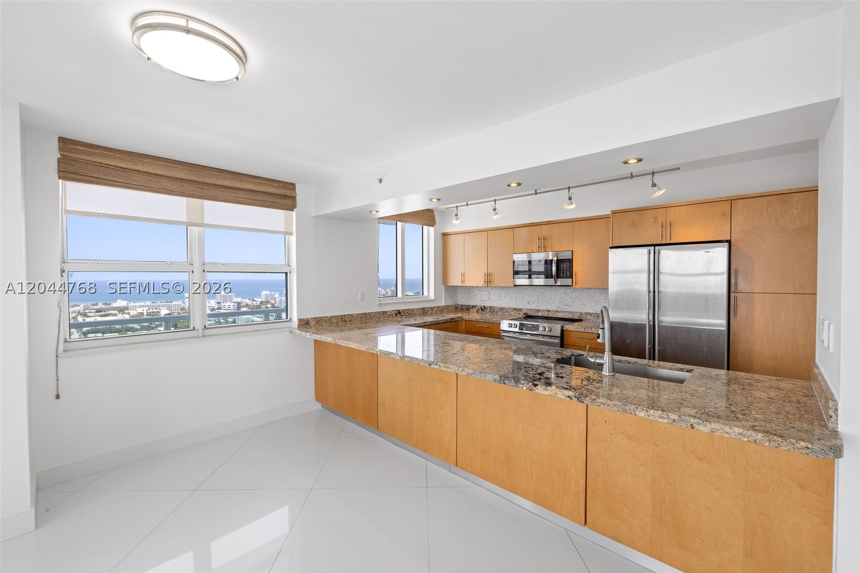 THE FLORIDIAN CONDO - Residential Lease