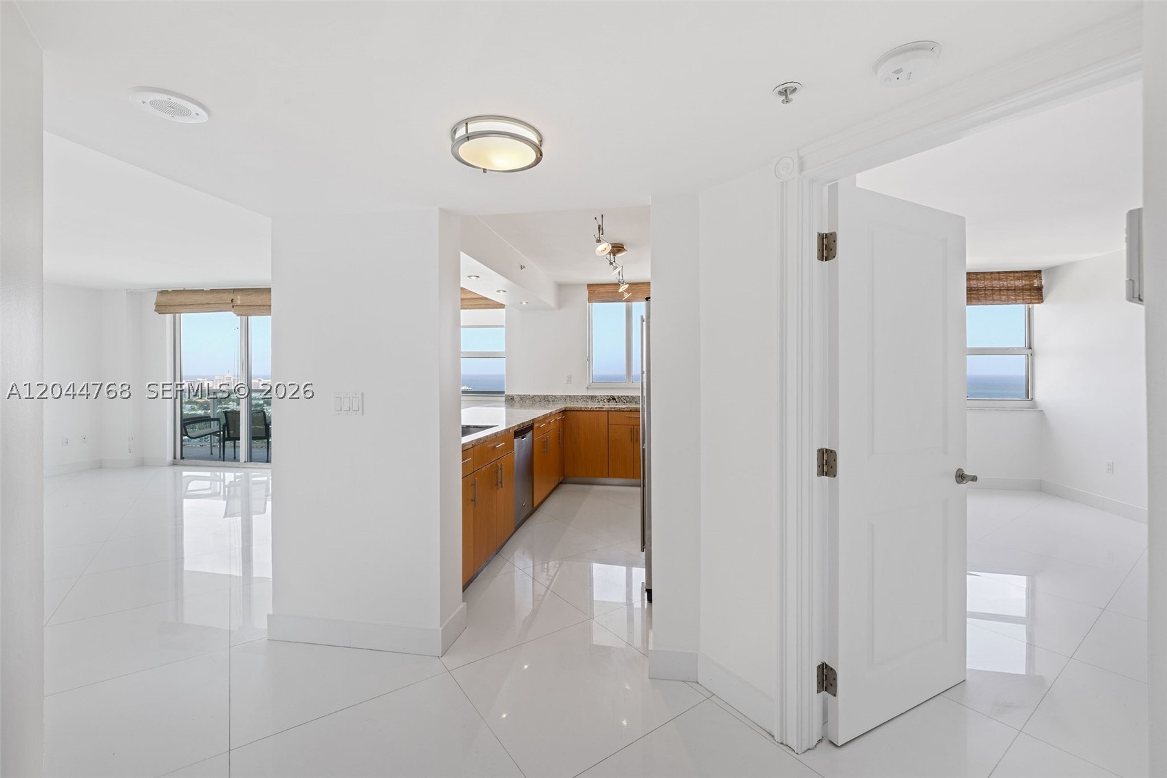 THE FLORIDIAN CONDO - Residential Lease