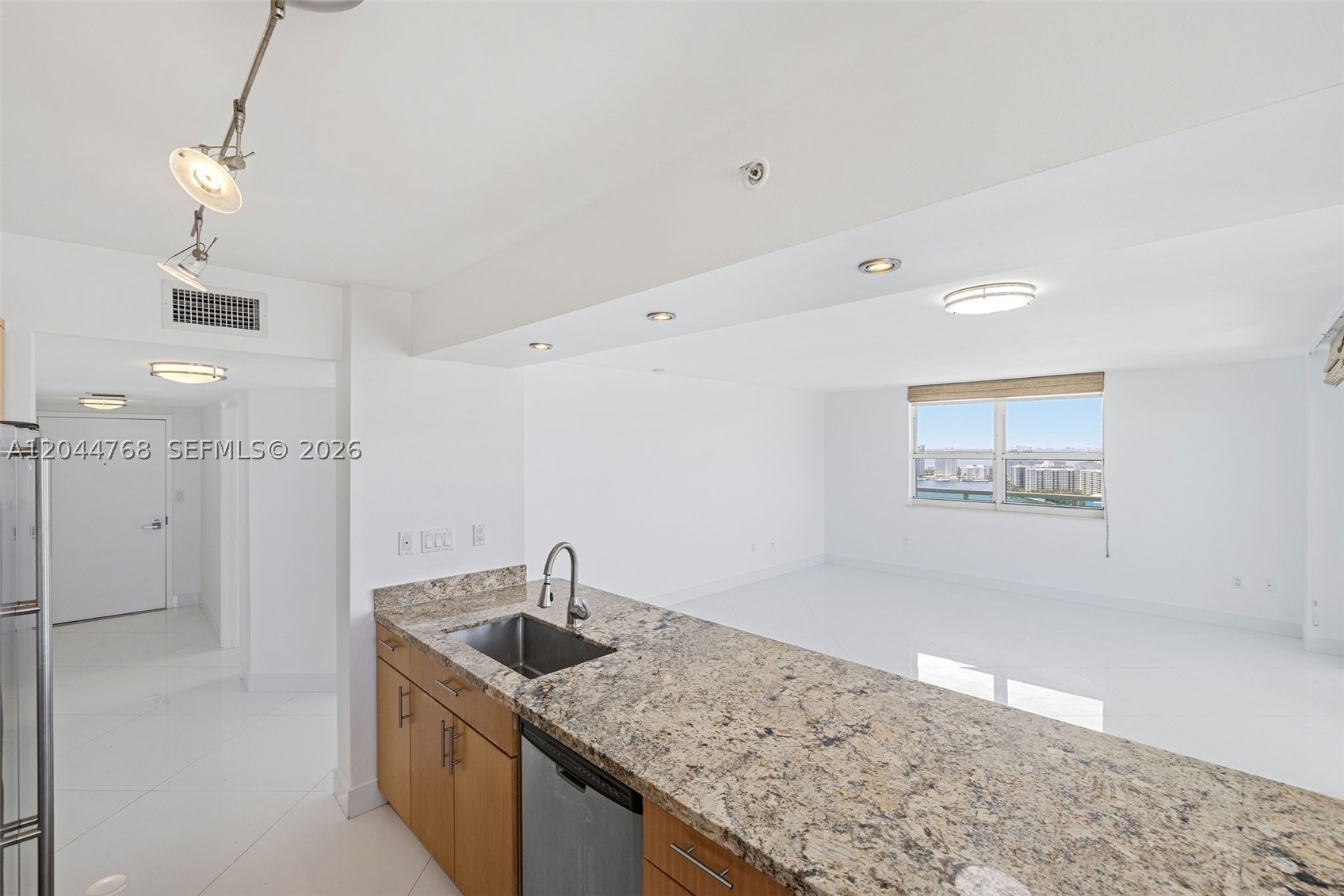 THE FLORIDIAN CONDO - Residential Lease