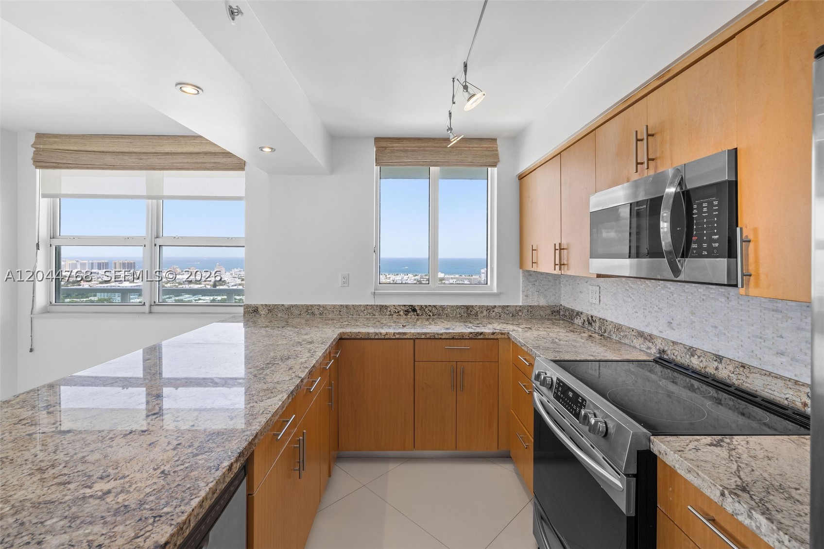 THE FLORIDIAN CONDO - Residential Lease