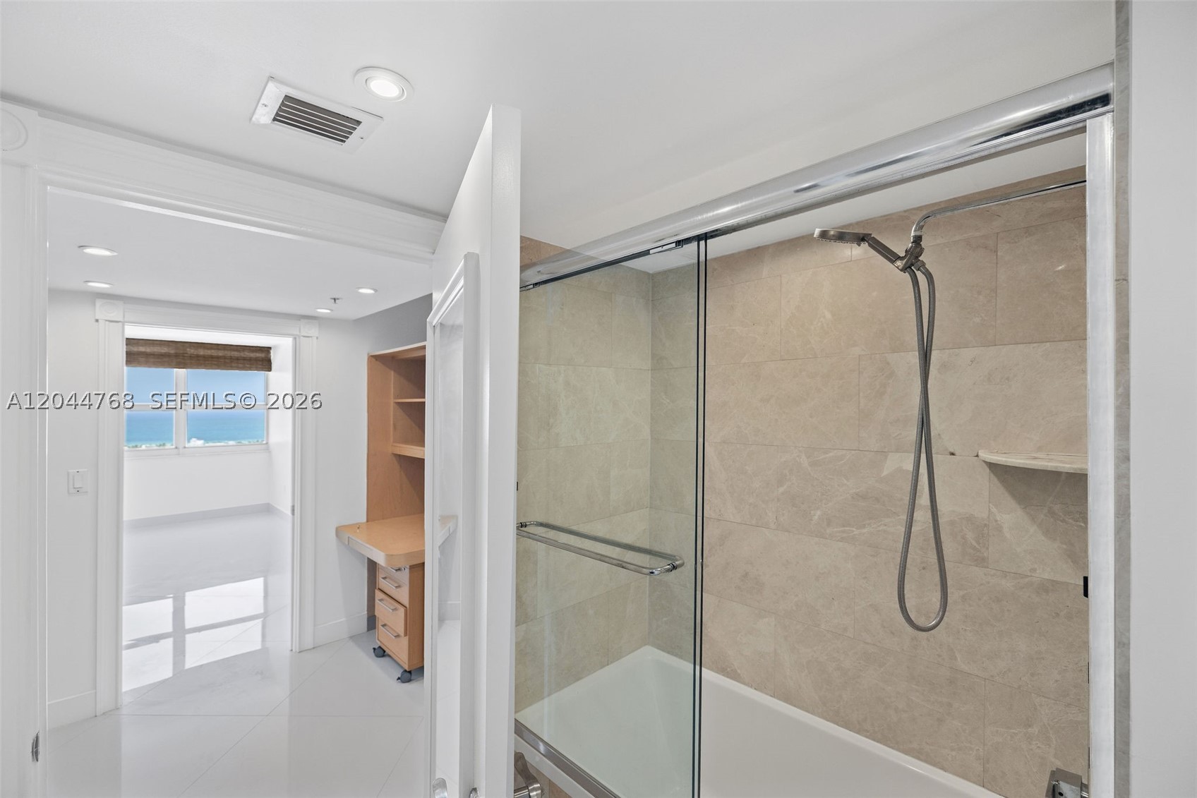 THE FLORIDIAN CONDO - Residential Lease