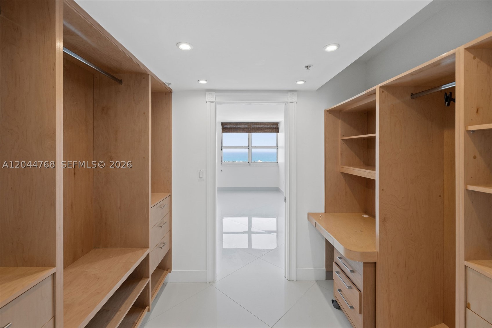 THE FLORIDIAN CONDO - Residential Lease